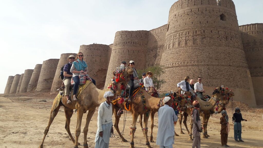 "Indus Valley Tour: Explore the Picturesque North of Pakistan on an Adventure"