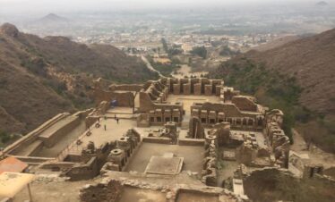 "Indus Valley Tour: Explore the Picturesque North of Pakistan on an Adventure"