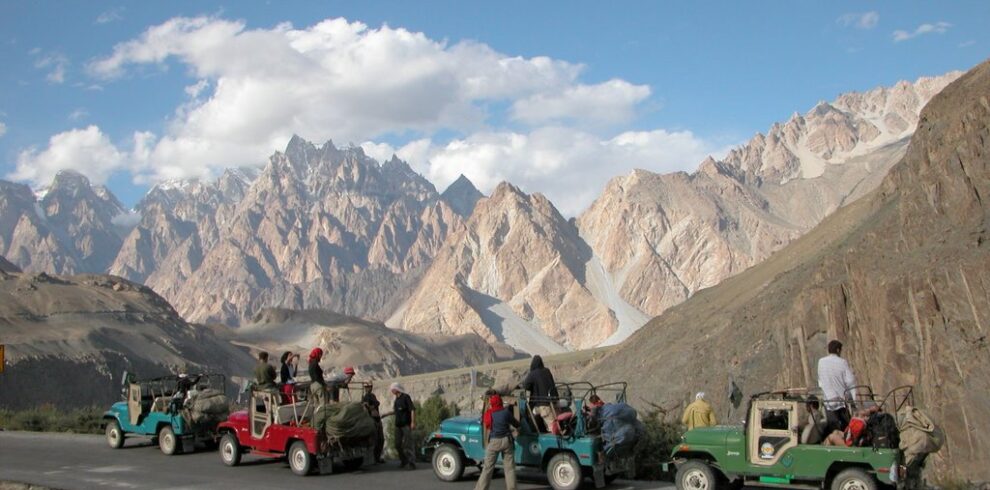 NORTH PAKISTAN JEEP SAFARI TOUR