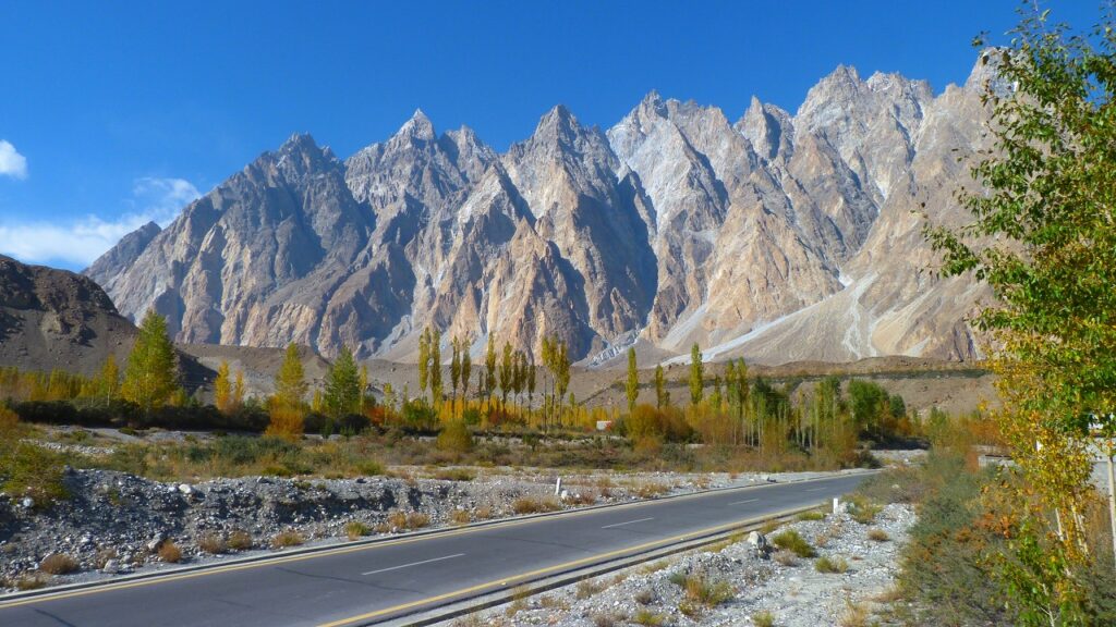 HUNZA PASSU BATURA TREK